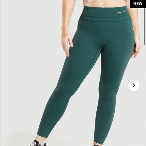 ISO Whitney Simmons x Gymshark - Picture 4 of 5